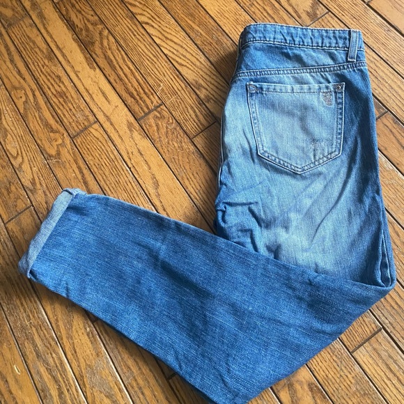 Jesica Simpson weekend relaxed denim - Picture 2 of 4